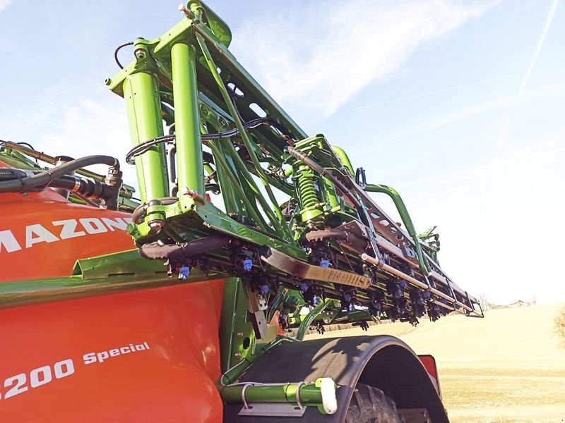 Feldspritze of the type Amazone UX 3200 Special Feldspritze gezogen, Neumaschine in St. Marienkirchen (Picture 8)