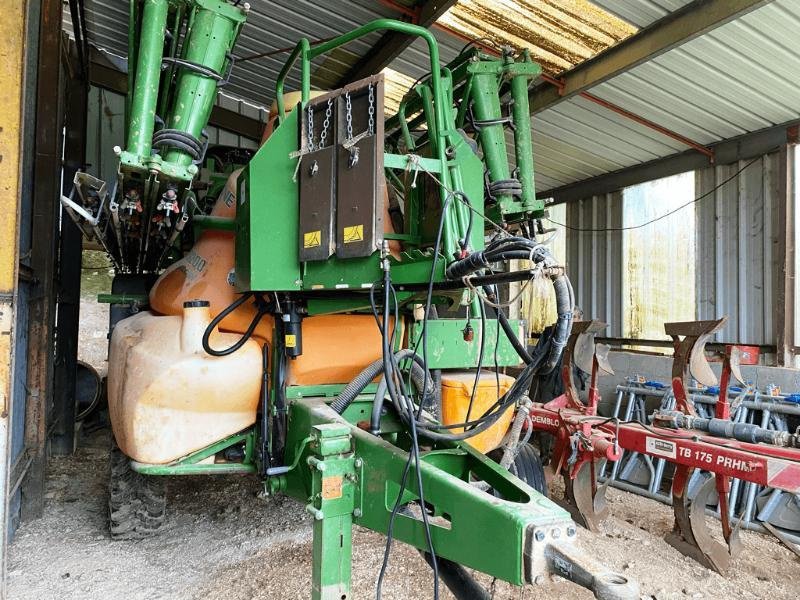 Feldspritze типа Amazone UX 3200, Gebrauchtmaschine в SAINT-GERMAIN DU PUY (Фотография 2)
