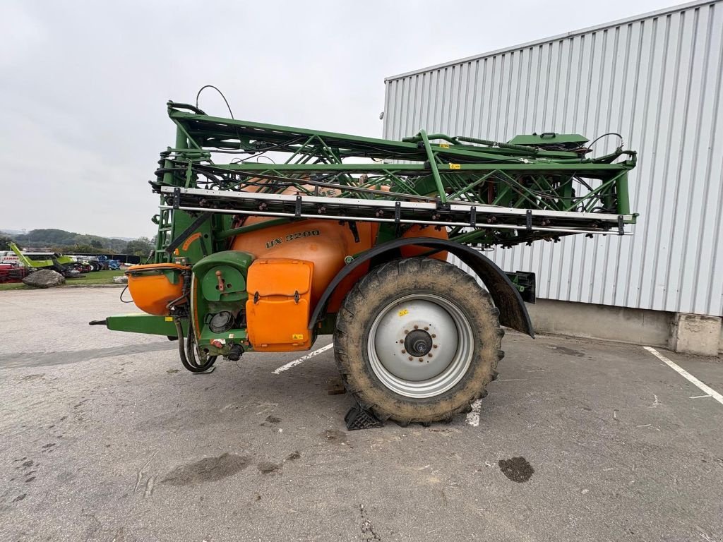 Feldspritze des Typs Amazone ux 3200, Gebrauchtmaschine in SALEUX (Bild 4)