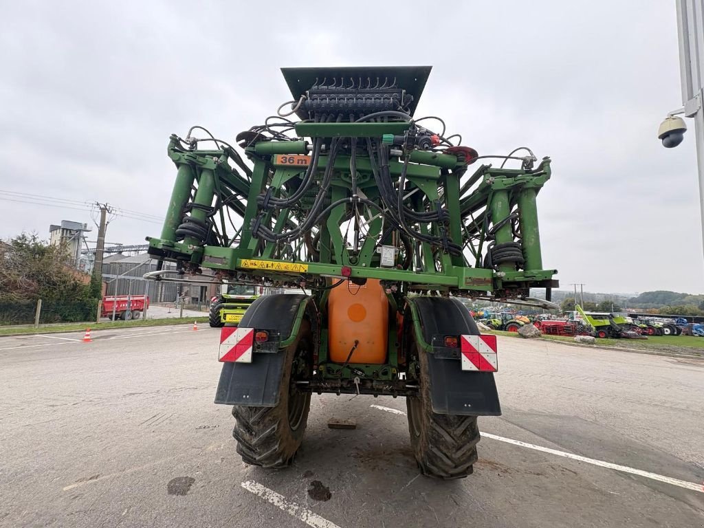 Feldspritze des Typs Amazone ux 3200, Gebrauchtmaschine in SALEUX (Bild 7)