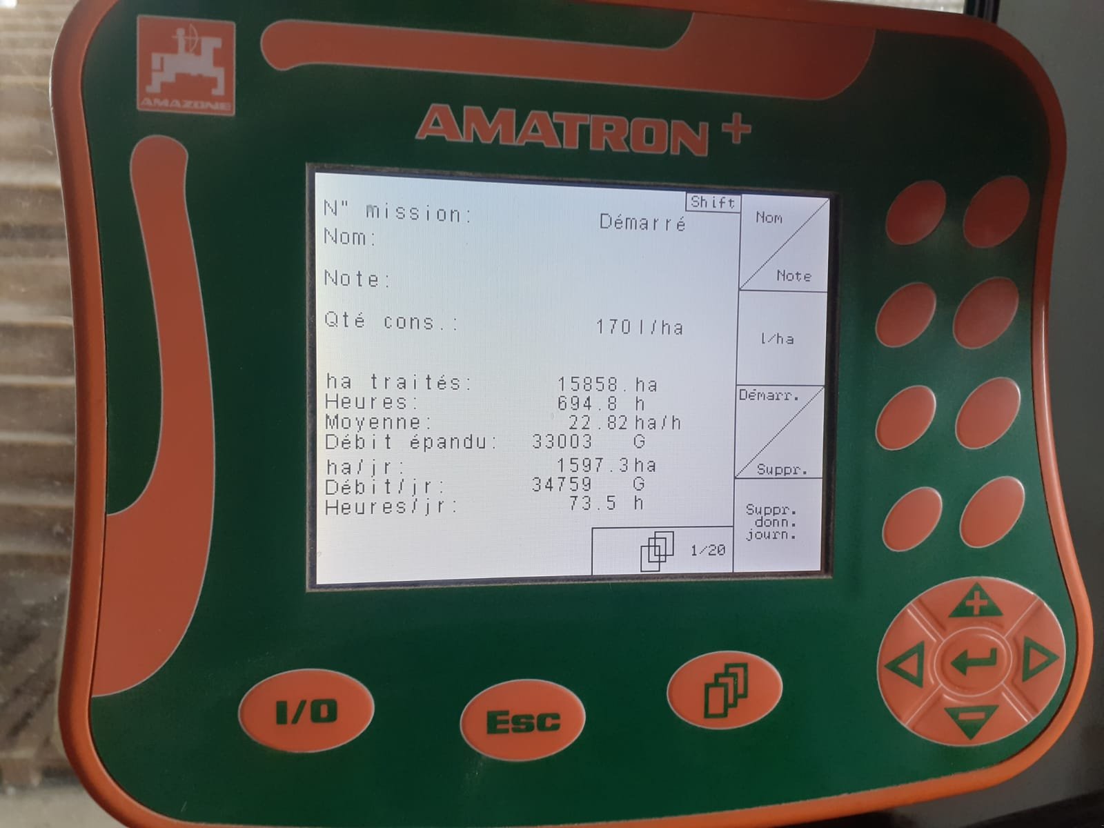 Feldspritze des Typs Amazone ux 3200, Gebrauchtmaschine in SALEUX (Bild 11)