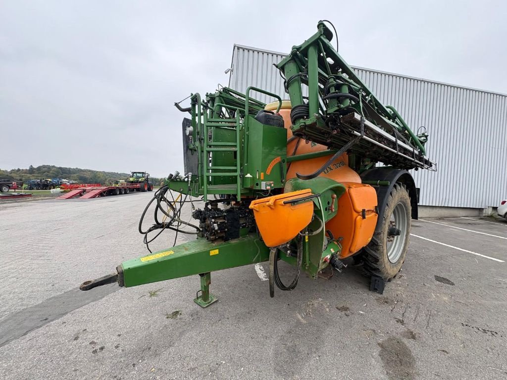 Feldspritze des Typs Amazone ux 3200, Gebrauchtmaschine in SALEUX (Bild 3)