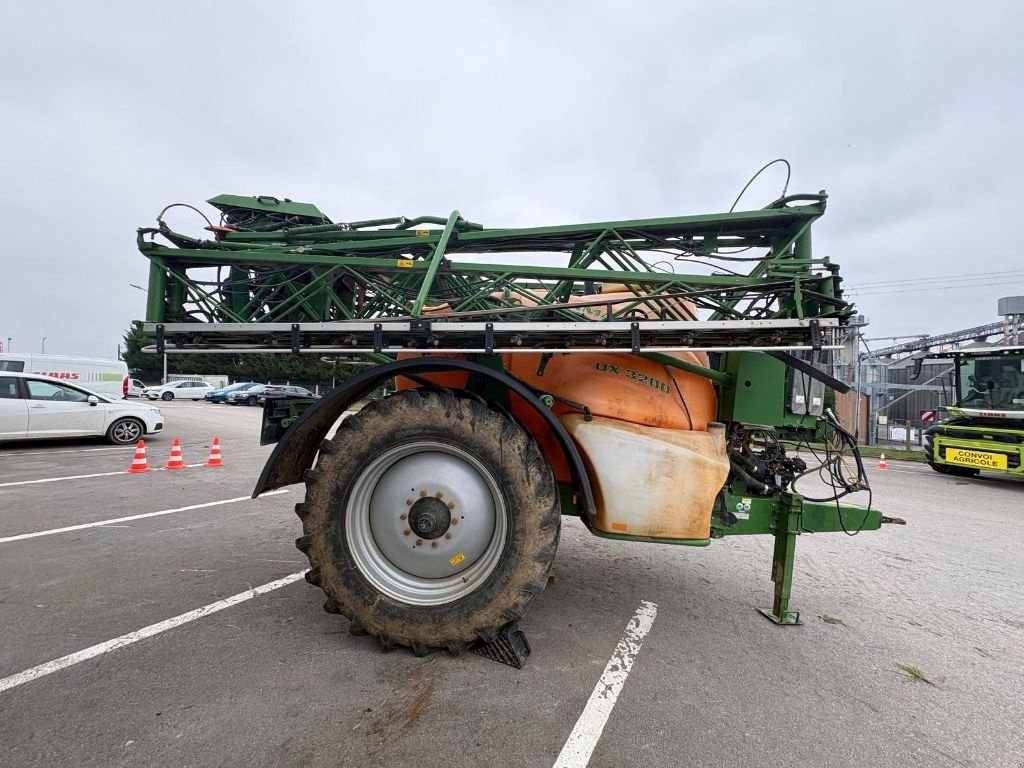Feldspritze des Typs Amazone ux 3200, Gebrauchtmaschine in SALEUX (Bild 9)