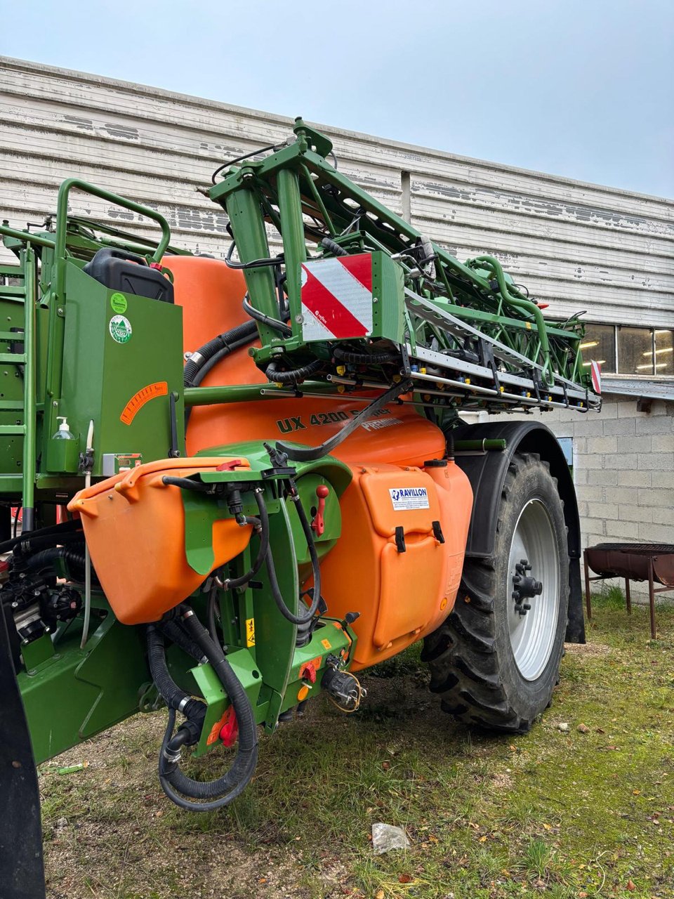 Feldspritze tipa Amazone UX 4200 premium, Gebrauchtmaschine u VERT TOULON (Slika 1)