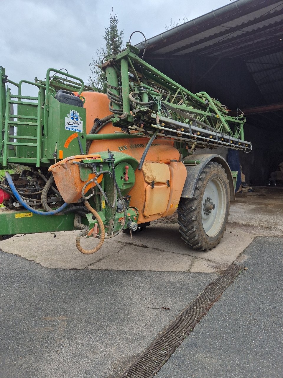 Feldspritze типа Amazone UX 4200 Super, Gebrauchtmaschine в MANDRES-SUR-VAIR (Фотография 2)