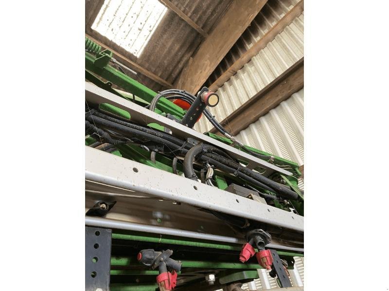 Feldspritze of the type Amazone UX4200, Gebrauchtmaschine in PONTIVY (Picture 7)