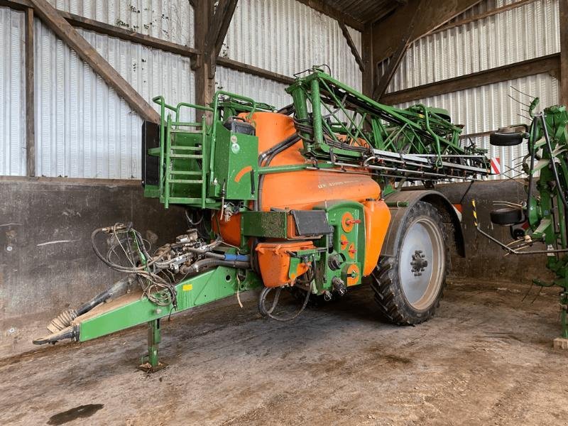 Feldspritze of the type Amazone UX4200, Gebrauchtmaschine in PONTIVY (Picture 1)