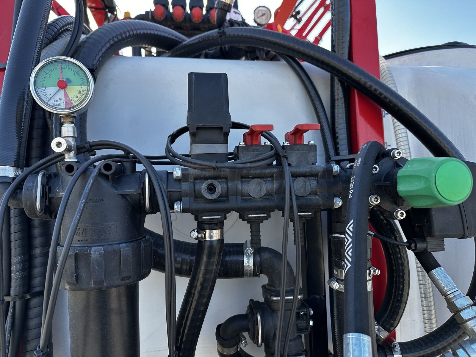 Feldspritze des Typs Bargam Mec Poly 1300/15m, Neumaschine in Grund (Bild 12)