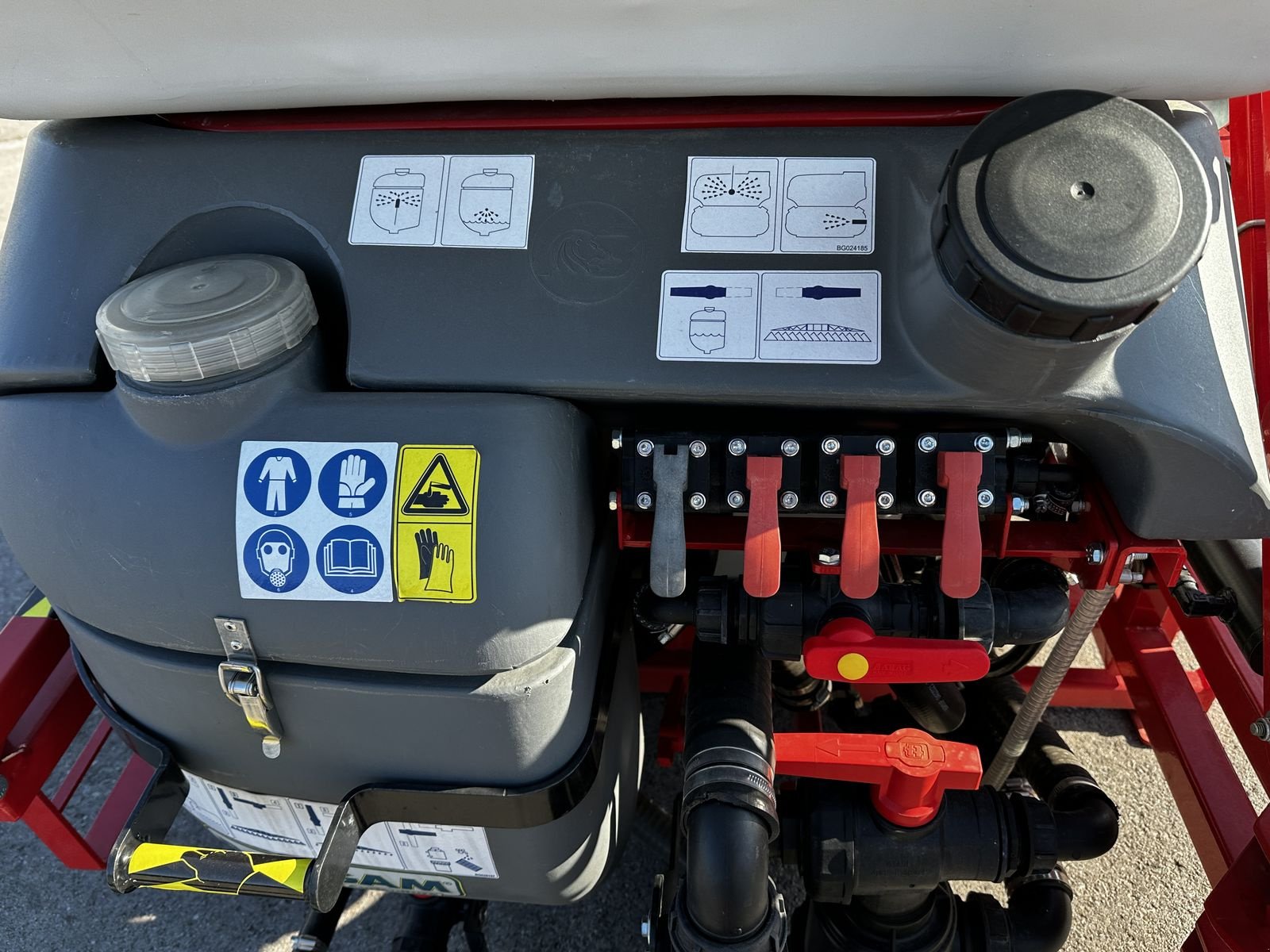 Feldspritze des Typs Bargam Mec Poly 1300/15m, Neumaschine in Grund (Bild 8)