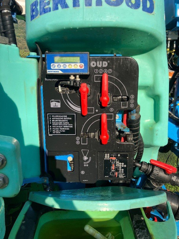 Feldspritze типа Berthoud Elyte 1000 e-tronic, Gebrauchtmaschine в Arbedo (Фотография 4)