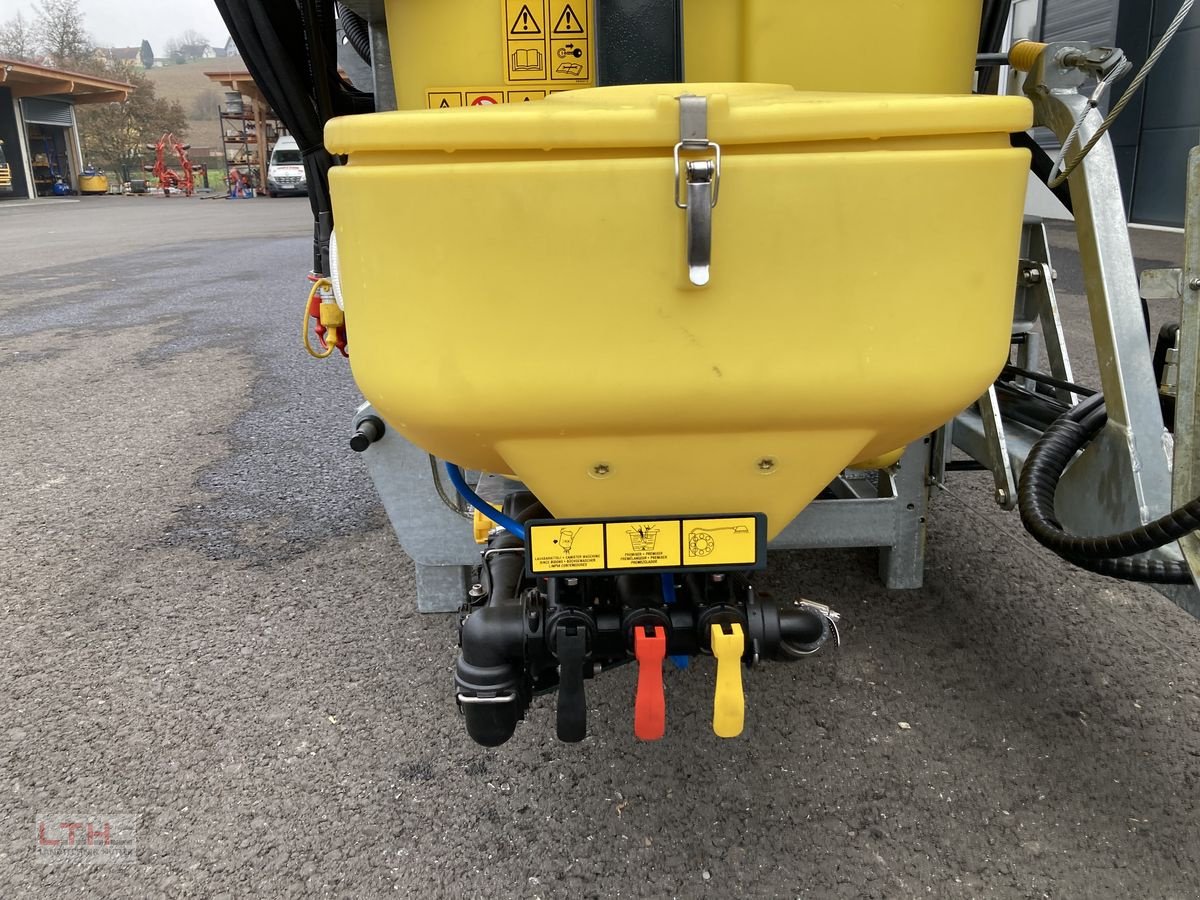 Feldspritze of the type Caffini Genius 1200, Neumaschine in Gnas (Picture 10)