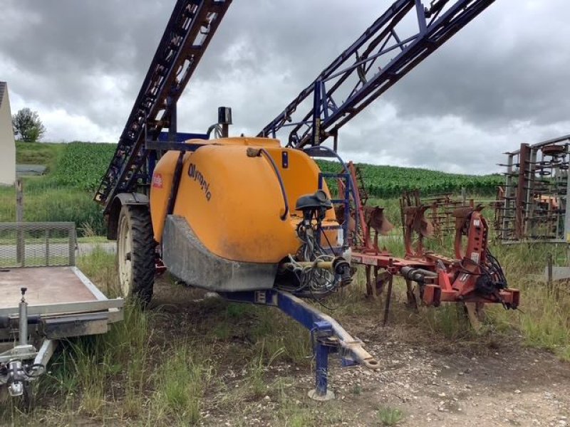 Feldspritze of the type Caruelle INTEGRA 2500L, Gebrauchtmaschine in les hayons (Picture 1)
