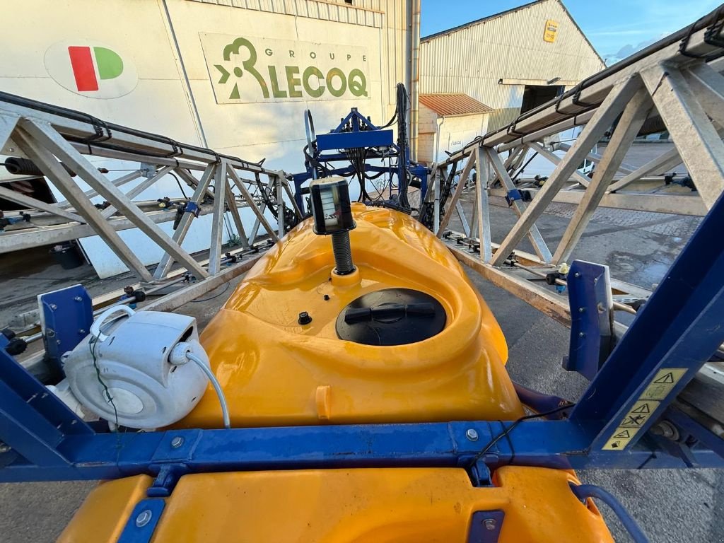 Feldspritze des Typs Caruelle OLYMPIA 400, Gebrauchtmaschine in FRESNAY LE COMTE (Bild 3)