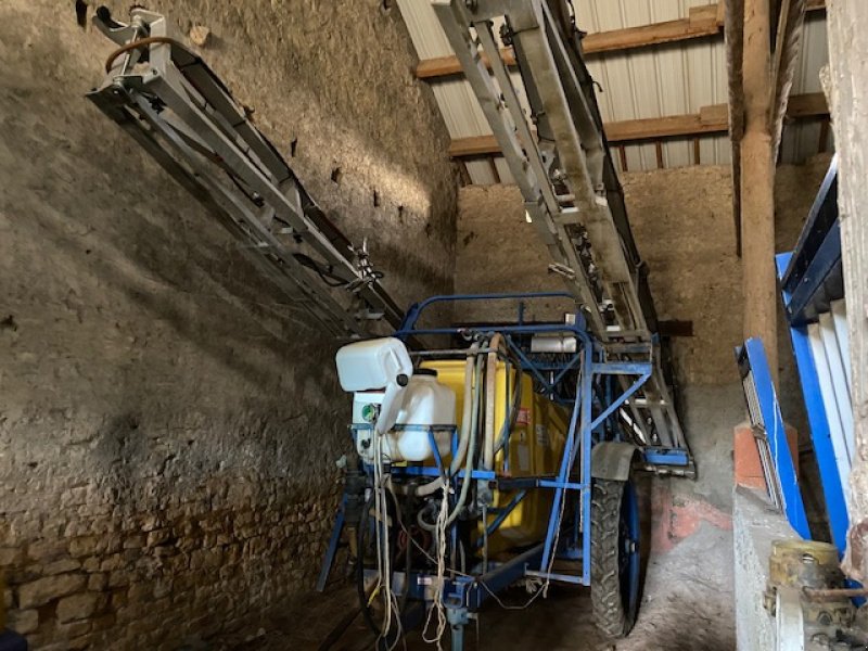 Feldspritze vrste Caruelle VOLUSTAT 3000, Gebrauchtmaschine v STENAY (Slika 1)