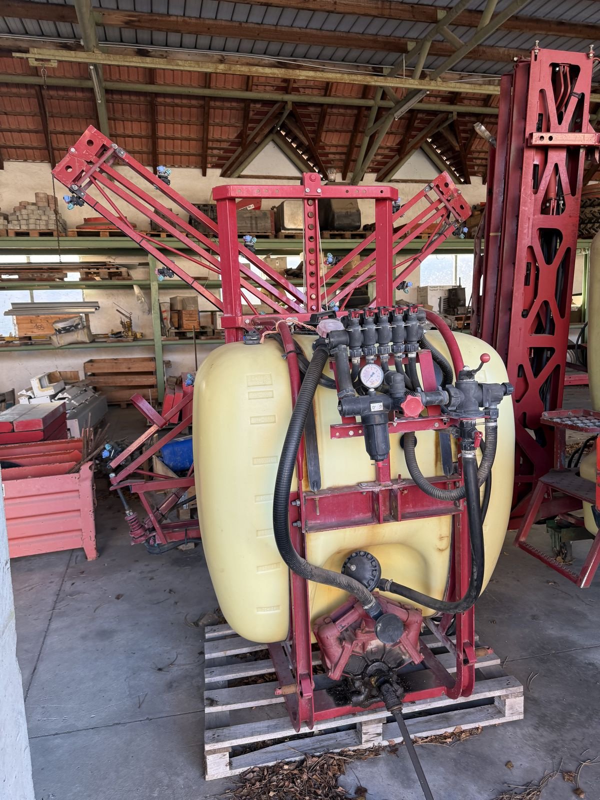 Feldspritze des Typs Hardi NK 600 Feldspritze mit 12 Meter Balken, Gebrauchtmaschine in Hohenruppersdorf (Bild 1)