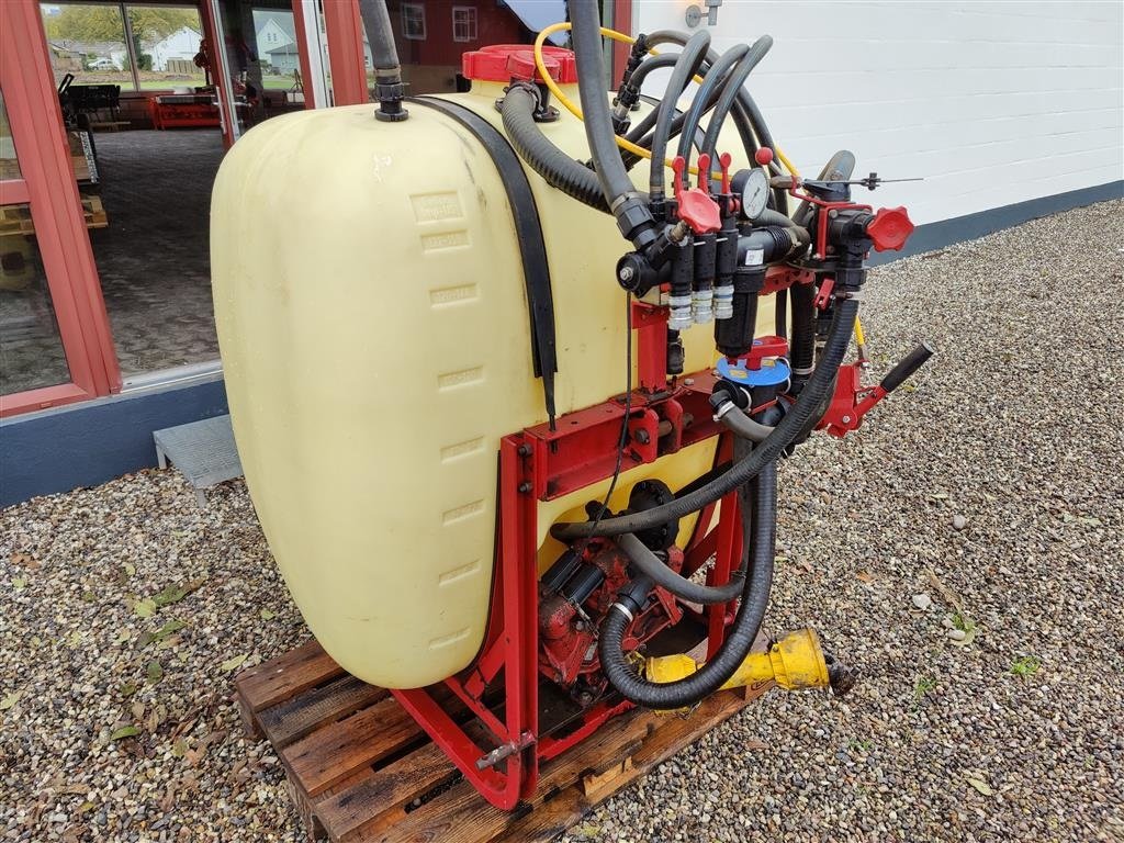 Feldspritze van het type Hardi NK 600 Frontmonteret ukrudtssprøjte til rækkeafgrøder, Gebrauchtmaschine in Storvorde (Foto 7)