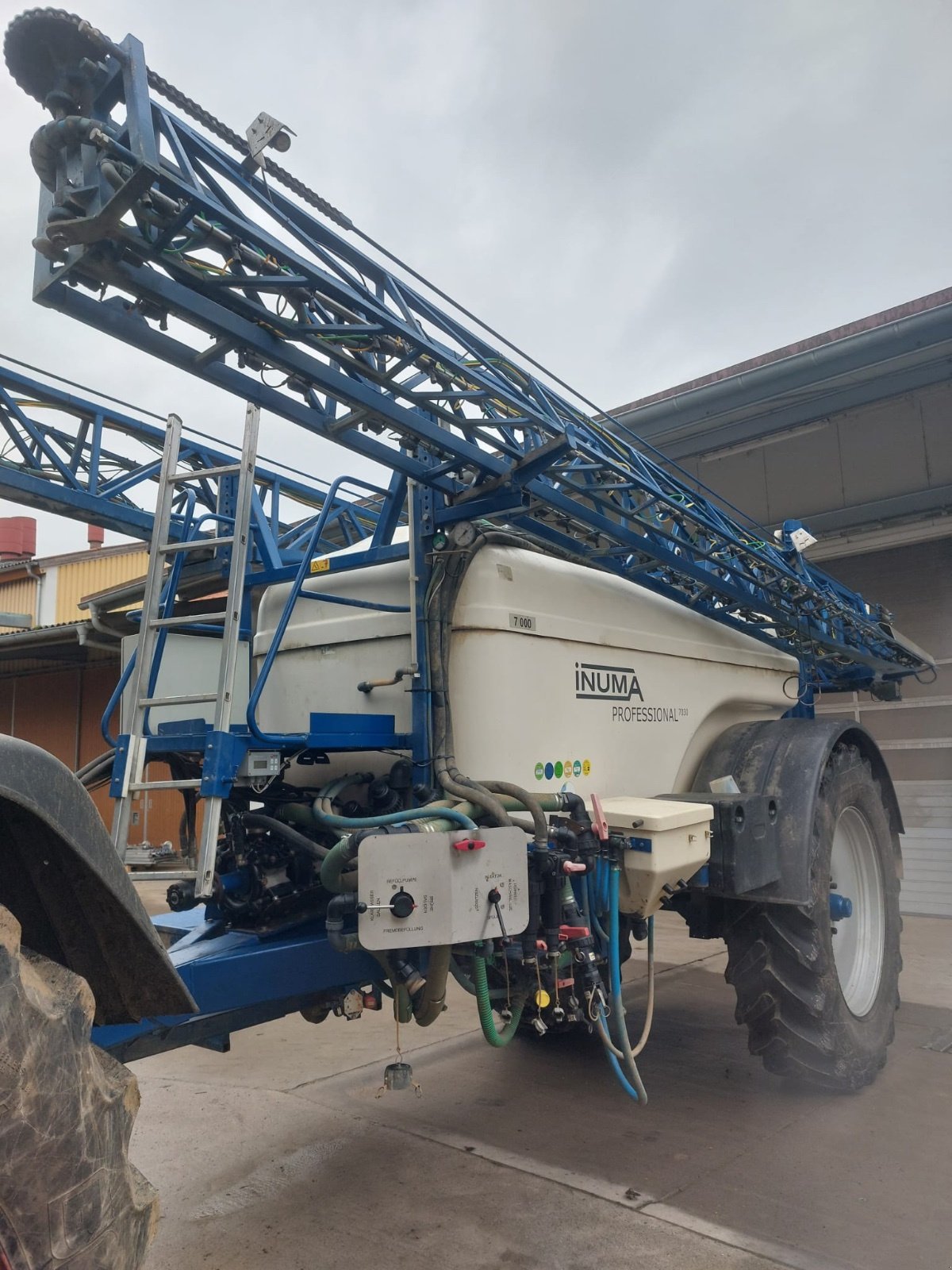Feldspritze des Typs Inuma Professional 7036, Gebrauchtmaschine in 97618 Heustreu, Vorstrasse 28 (Bild 2)