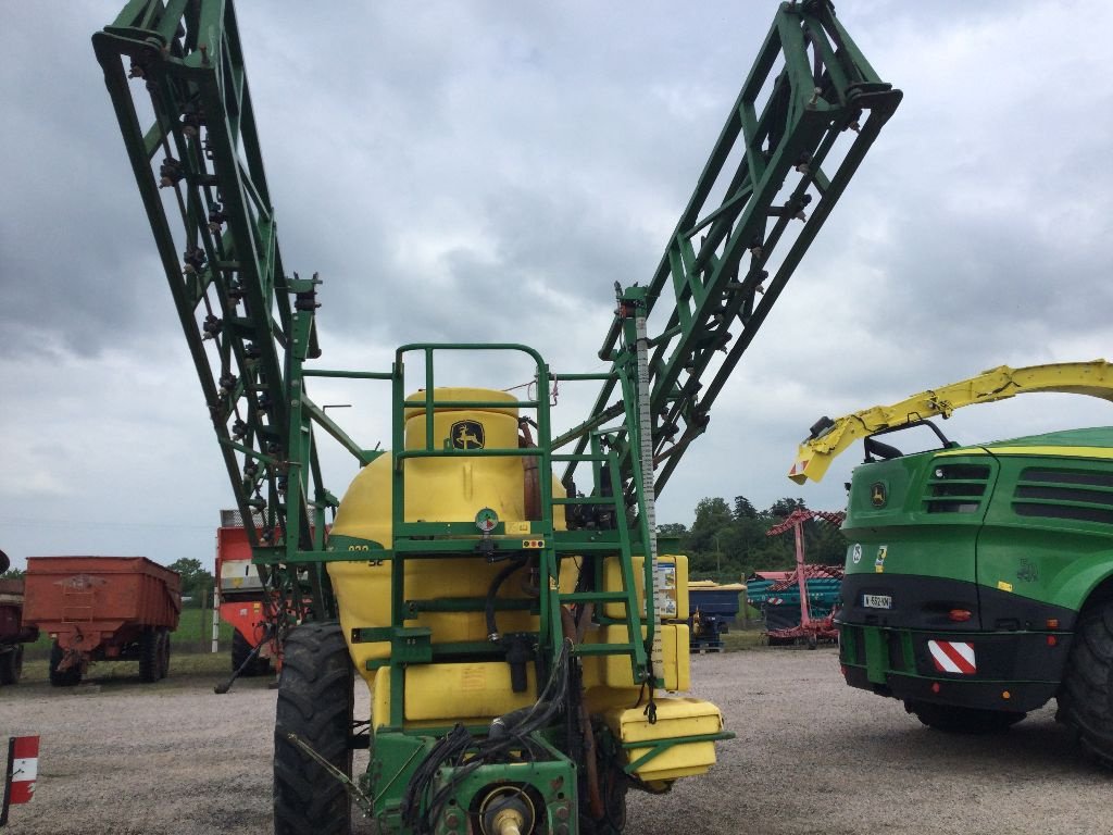 Feldspritze van het type John Deere 832 SE, Gebrauchtmaschine in LISIEUX (Foto 1)