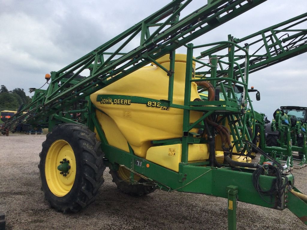 Feldspritze van het type John Deere 832 SE, Gebrauchtmaschine in LISIEUX (Foto 3)