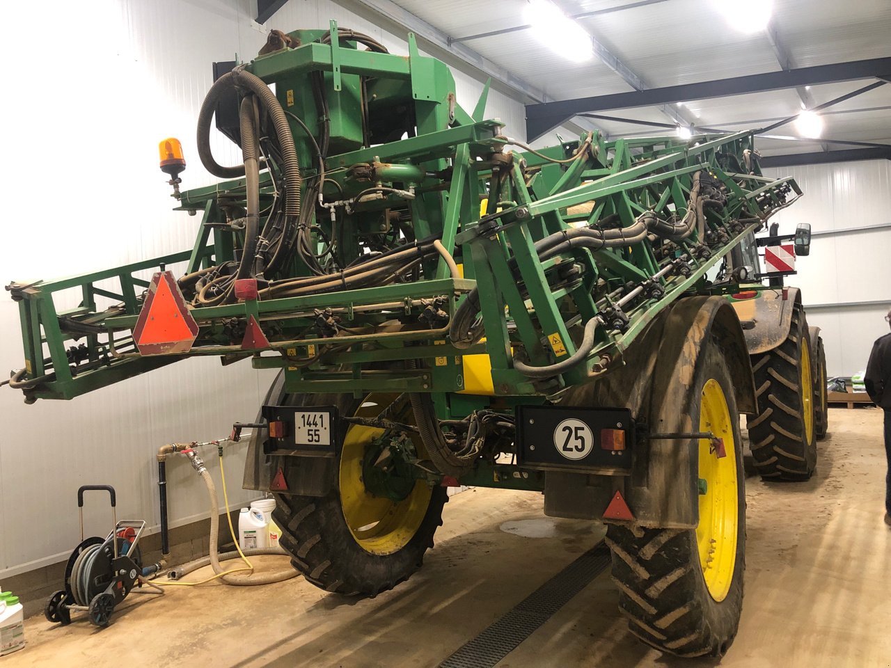 Feldspritze typu John Deere 832, Gebrauchtmaschine v Brabant-le-Roi (Obrázek 3)