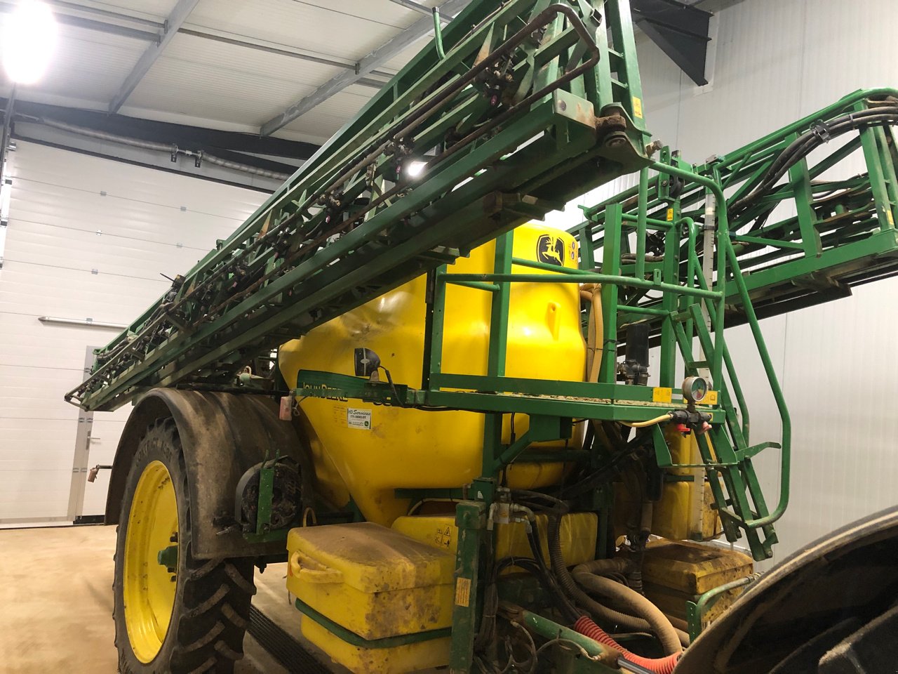 Feldspritze typu John Deere 832, Gebrauchtmaschine v Brabant-le-Roi (Obrázek 1)