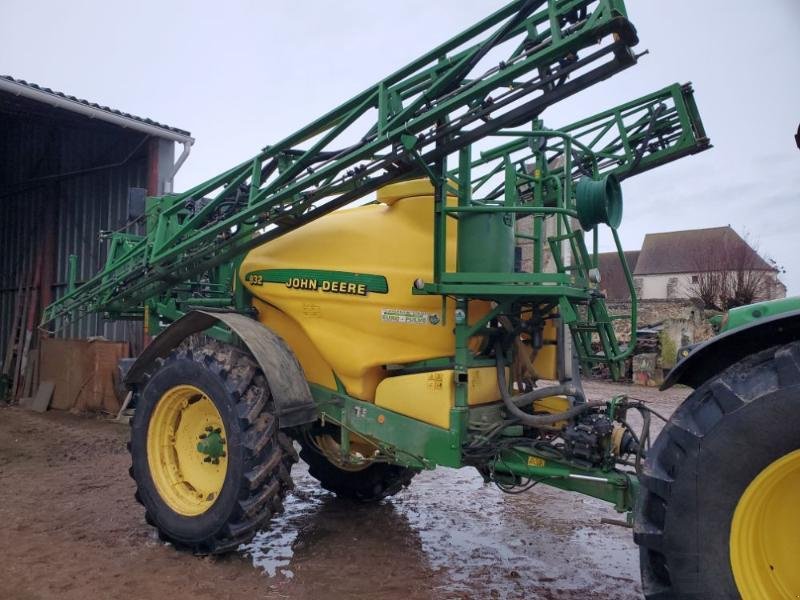 Feldspritze tipa John Deere 832, Gebrauchtmaschine u BRAY en Val (Slika 2)