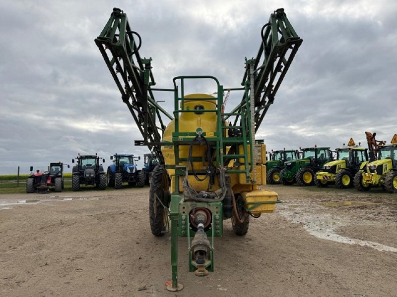 Feldspritze des Typs John Deere 832SE, Gebrauchtmaschine in PITHIVIERS Cedex (Bild 3)