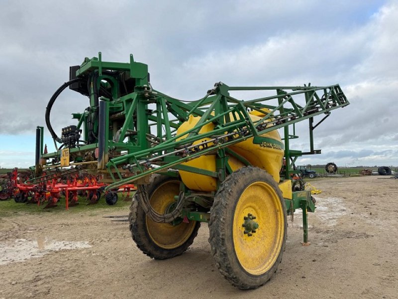 Feldspritze des Typs John Deere 832SE, Gebrauchtmaschine in PITHIVIERS Cedex (Bild 7)