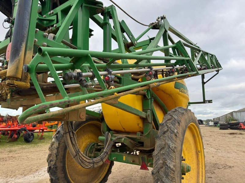 Feldspritze типа John Deere 832SE, Gebrauchtmaschine в PITHIVIERS Cedex (Фотография 11)