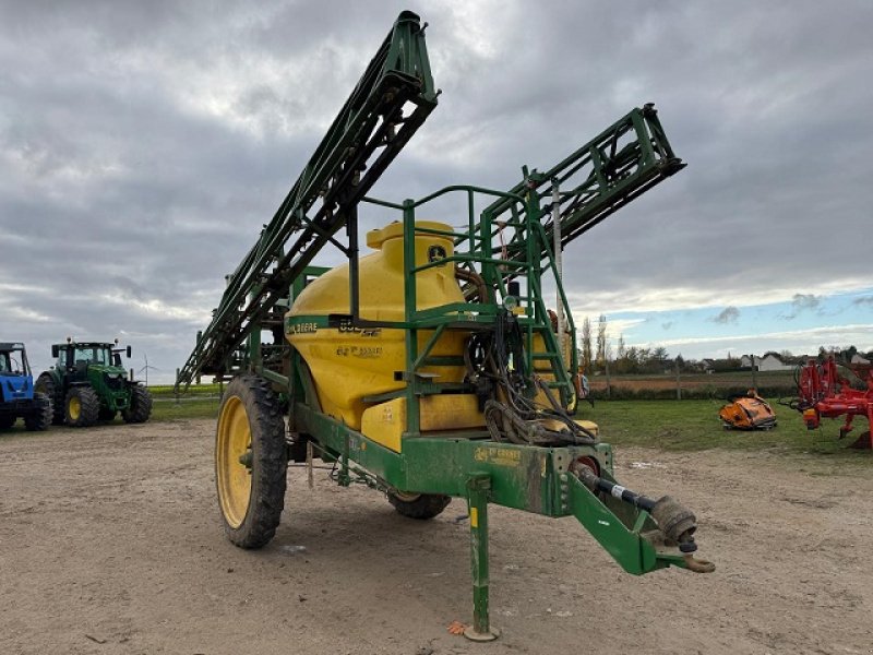 Feldspritze типа John Deere 832SE, Gebrauchtmaschine в PITHIVIERS Cedex (Фотография 2)