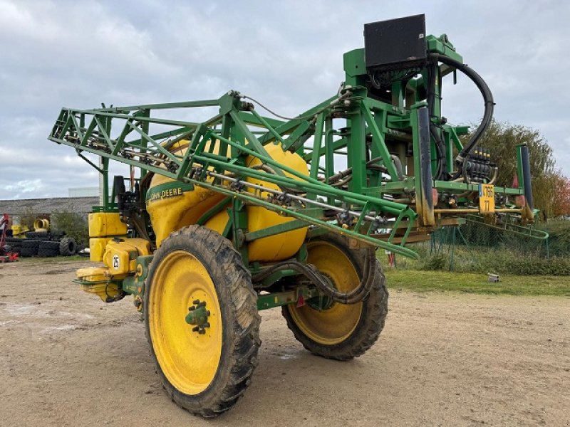 Feldspritze типа John Deere 832SE, Gebrauchtmaschine в PITHIVIERS Cedex (Фотография 4)