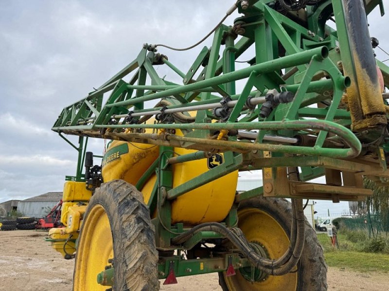 Feldspritze типа John Deere 832SE, Gebrauchtmaschine в PITHIVIERS Cedex (Фотография 10)