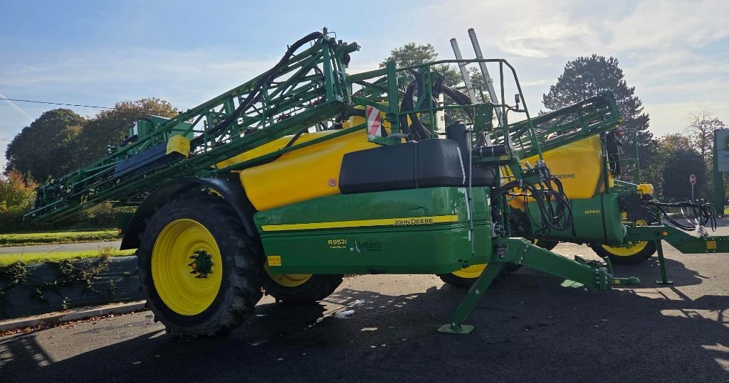 Feldspritze of the type John Deere R952i, Gebrauchtmaschine in BRECEY (Picture 1)