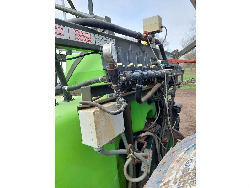 Feldspritze des Typs Tecnoma 1000L, Gebrauchtmaschine in PLUMELEC (Bild 4)