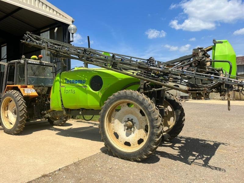 Feldspritze des Typs Tecnoma 3000L 28M, Gebrauchtmaschine in VERDUN (Bild 1)