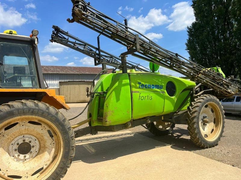 Feldspritze des Typs Tecnoma 3000L 28M, Gebrauchtmaschine in VERDUN (Bild 2)