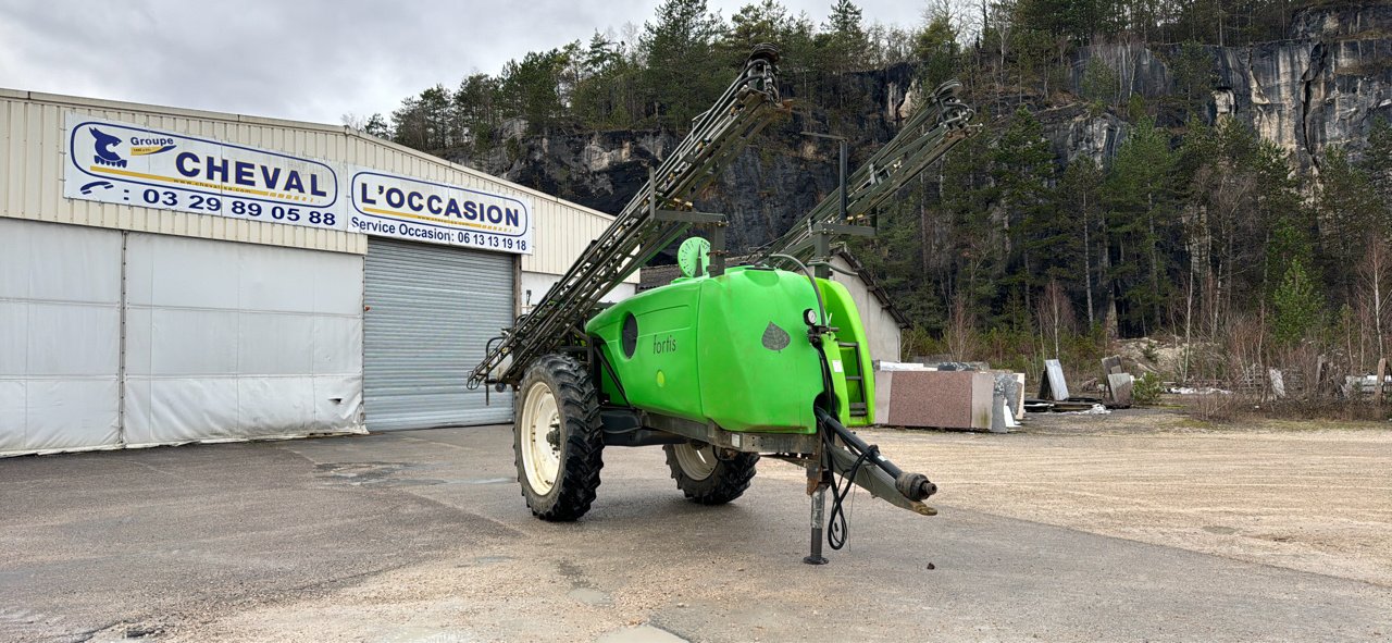 Feldspritze of the type Tecnoma FORTIS 3200, Gebrauchtmaschine in Eton (Picture 2)