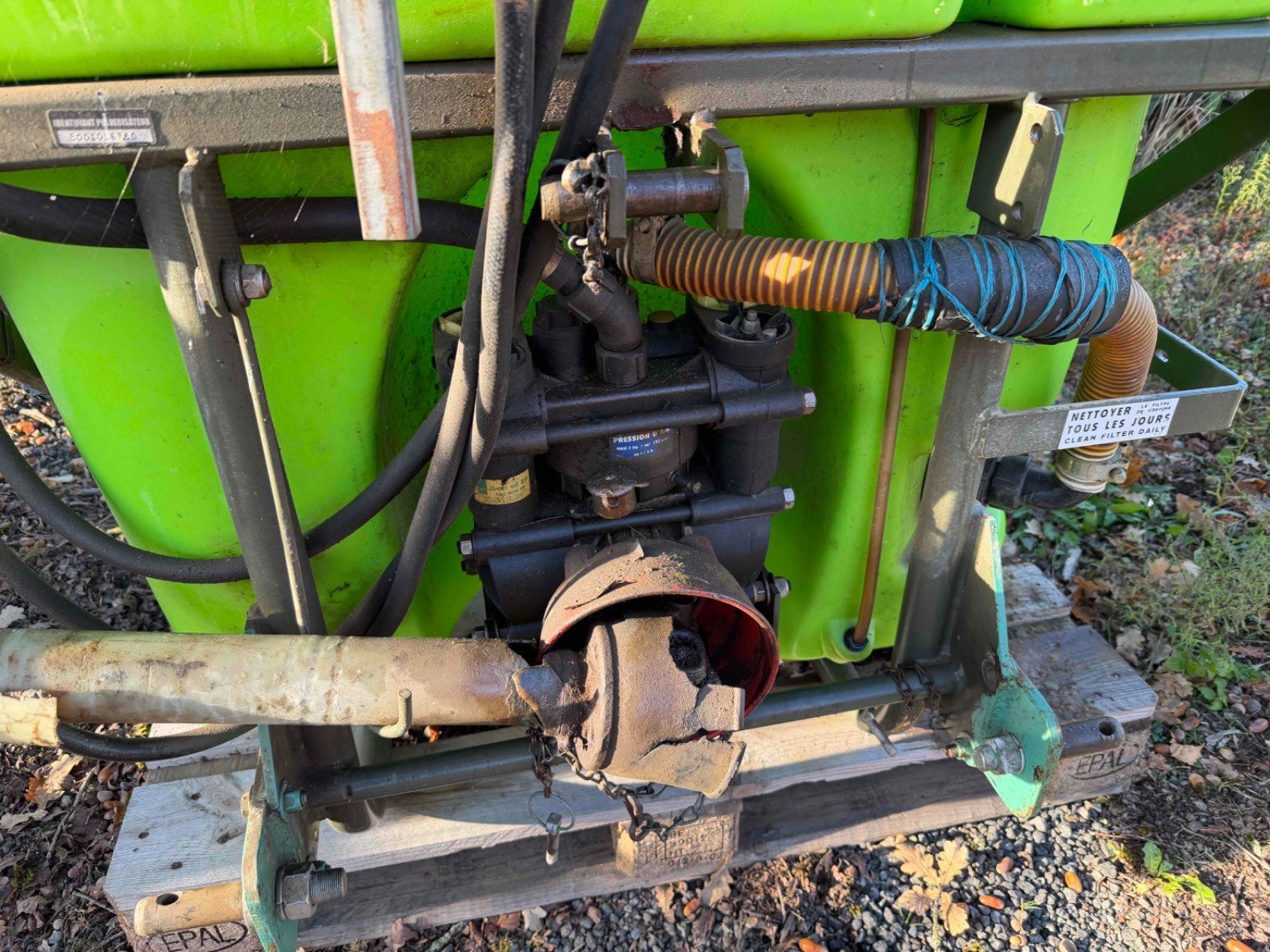 Feldspritze van het type Tecnoma Primatec 800L, Gebrauchtmaschine in LA SOUTERRAINE (Foto 4)