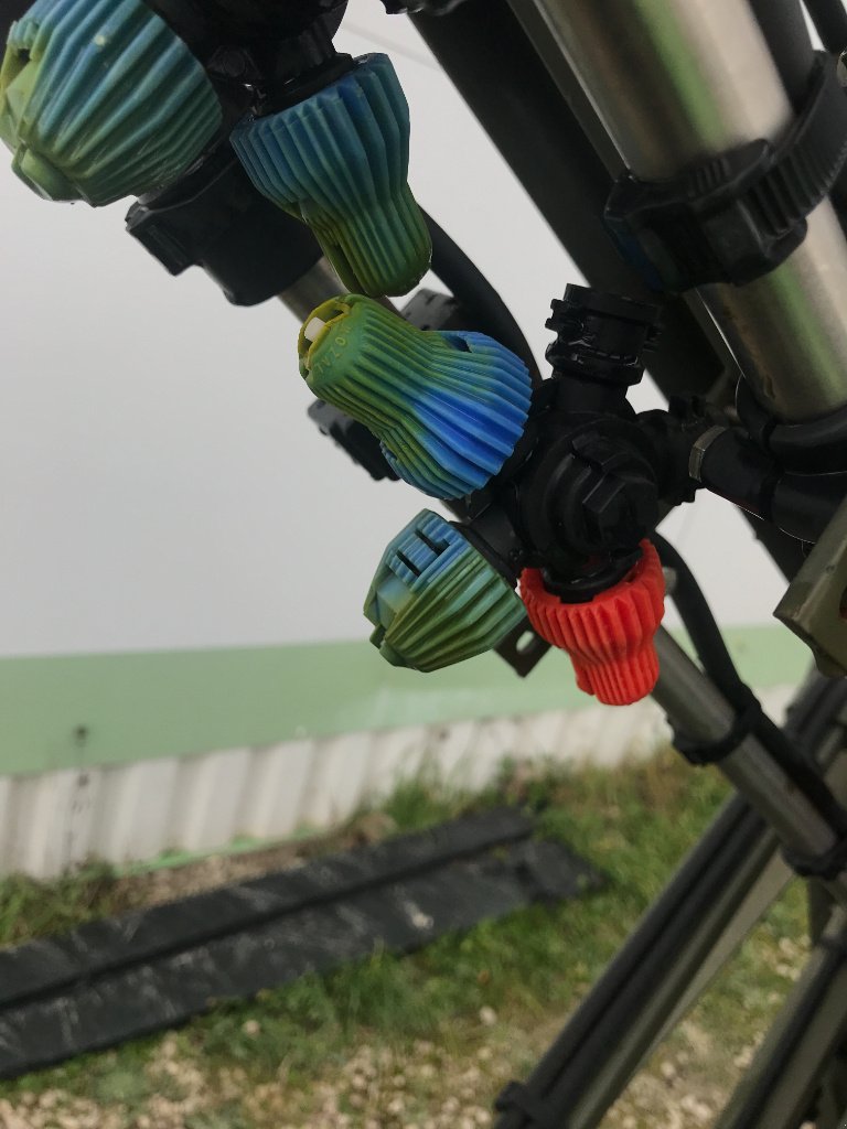 Feldspritze des Typs Tecnoma Xenis 8, Gebrauchtmaschine in MORLHON LE HAUT (Bild 8)