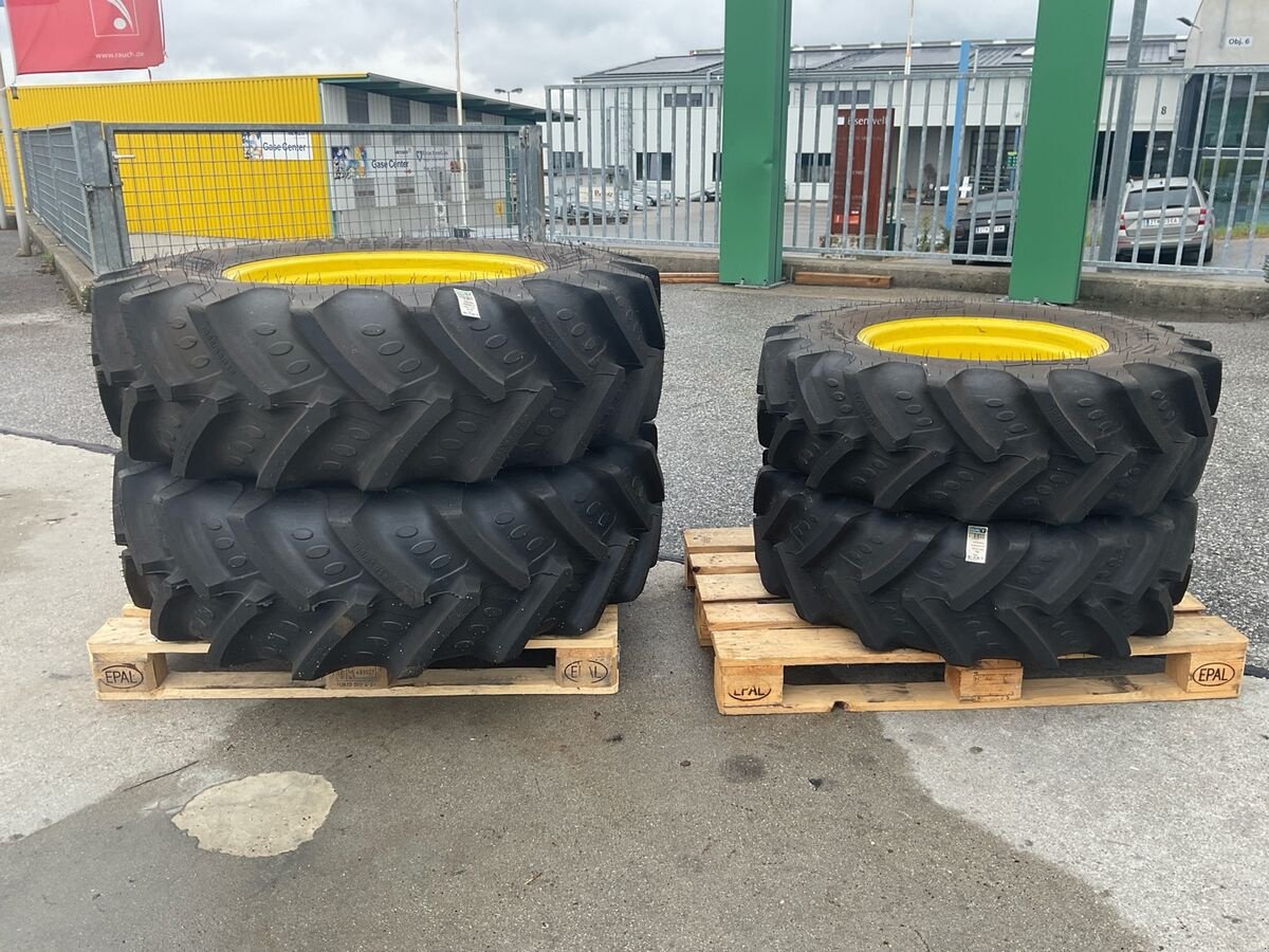 Felge des Typs BKT 380/85 R 28   320/85 R20, Neumaschine in Zwettl (Bild 9)