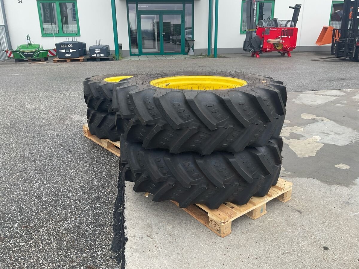 Felge des Typs BKT 380/85 R 28   320/85 R20, Neumaschine in Zwettl (Bild 5)