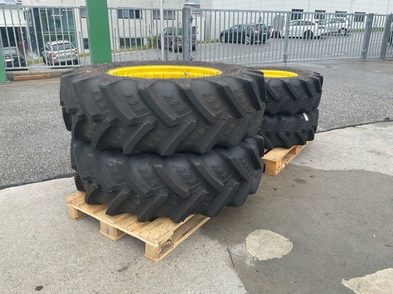 Felge des Typs BKT 380/85 R 28   320/85 R20, Neumaschine in Zwettl (Bild 1)