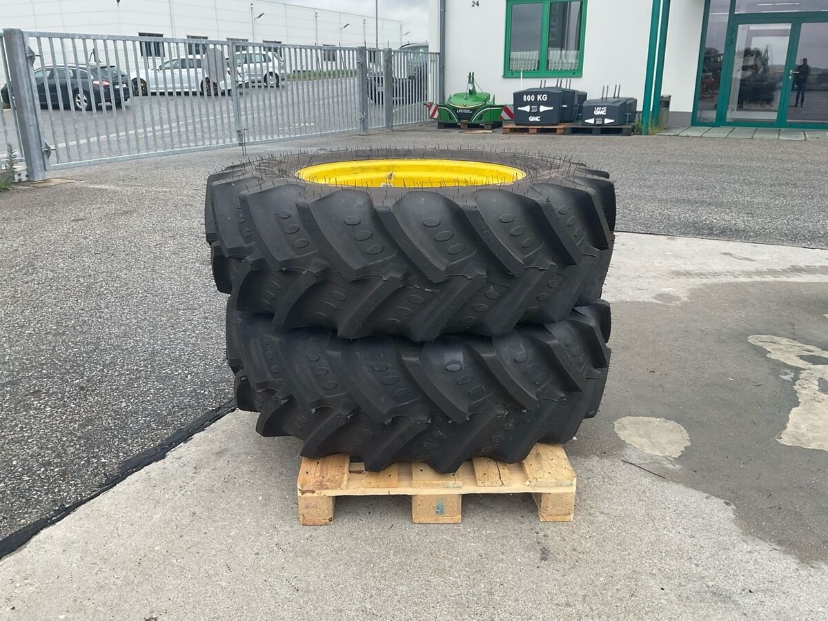 Felge des Typs BKT 380/85 R 28   320/85 R20, Neumaschine in Zwettl (Bild 2)
