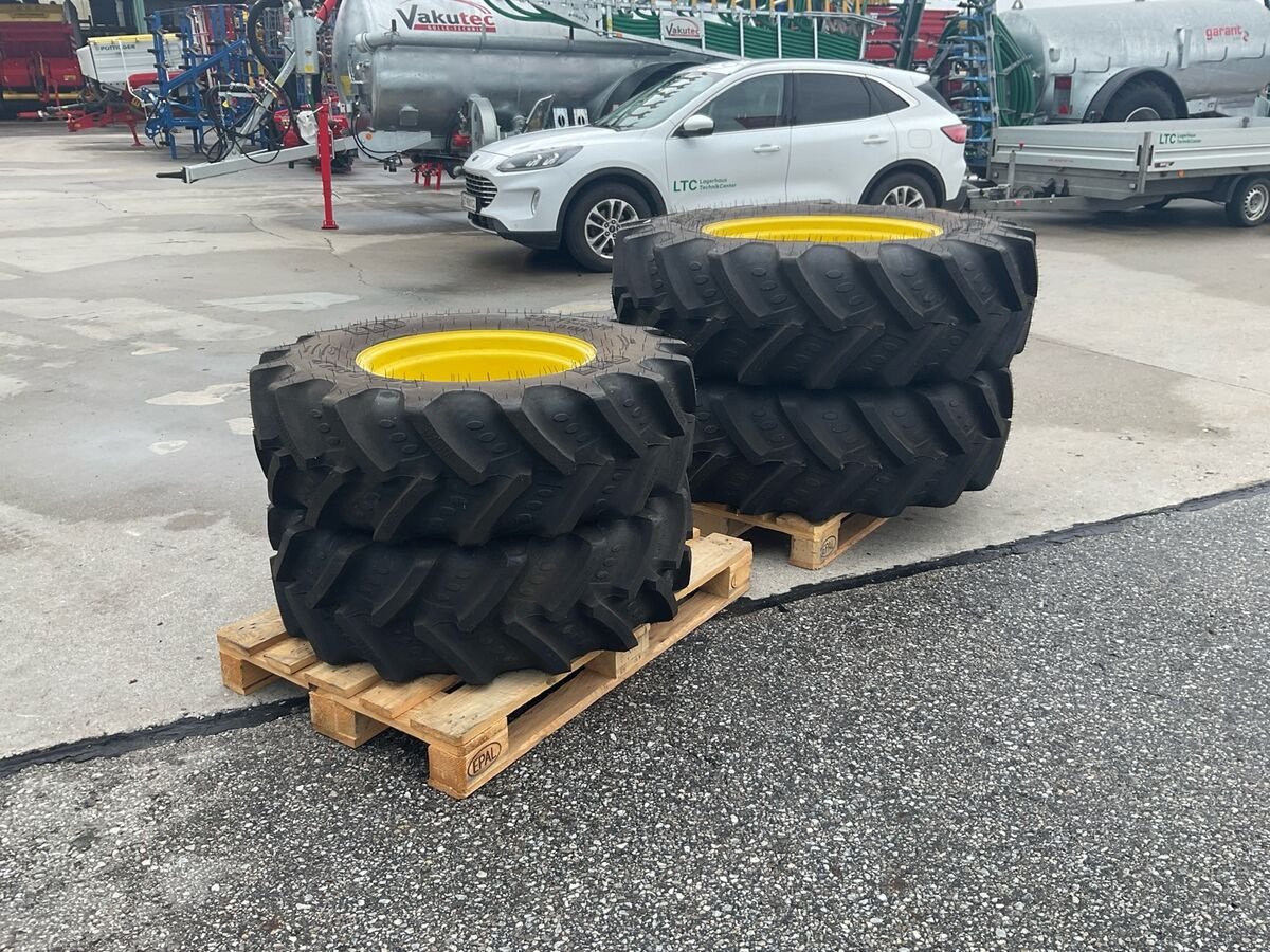 Felge des Typs BKT 380/85 R 28   320/85 R20, Neumaschine in Zwettl (Bild 3)