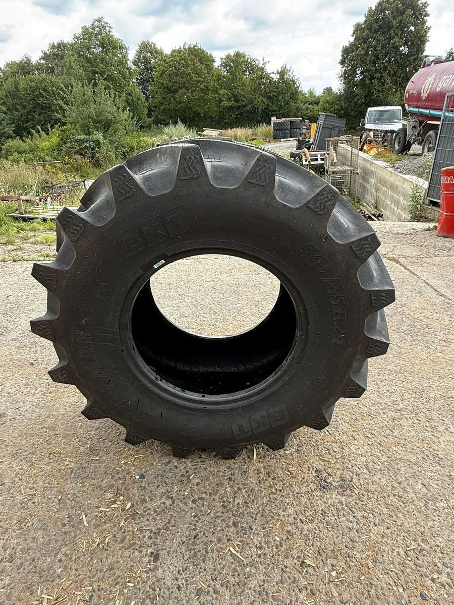 Felge du type BKT Agri Max 540 / 65 R24, Gebrauchtmaschine en Nieheim Kreis Höxter (Photo 1)