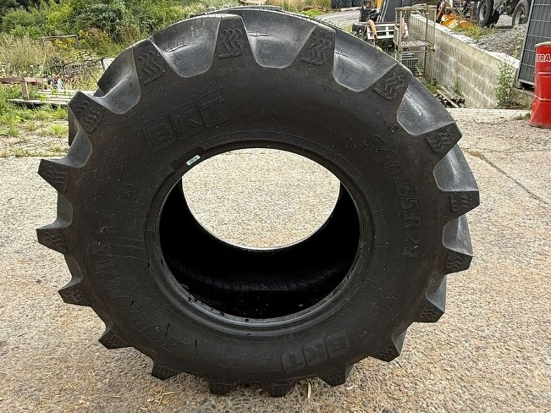 Felge типа BKT Agri Max 540 / 65 R24, Gebrauchtmaschine в Nieheim Kreis Höxter (Фотография 1)
