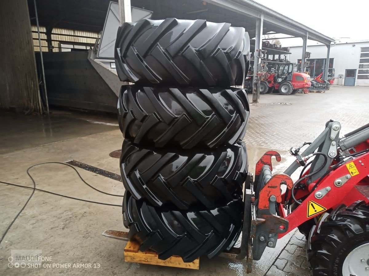 Felge des Typs BKT Komplettreifen 400/70-20 // 16.0/70-20AS 90%, Gebrauchtmaschine in Burgkirchen (Bild 1)