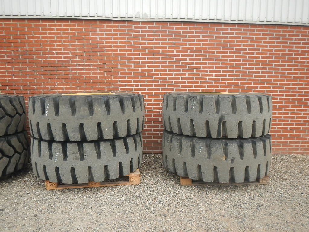 Felge des Typs Bridgestone 20.5R25 20.5R25 - D259, Gebrauchtmaschine in Aabenraa (Bild 1)