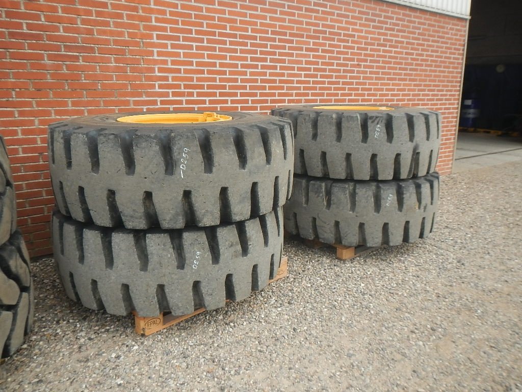Felge des Typs Bridgestone 20.5R25 20.5R25 - D259, Gebrauchtmaschine in Aabenraa (Bild 2)