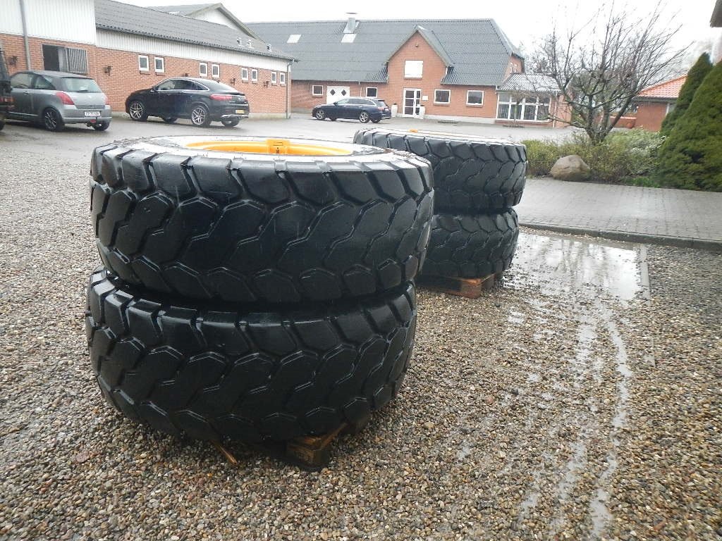 Felge des Typs Bridgestone 20.5R25 D273, Gebrauchtmaschine in Aabenraa (Bild 4)